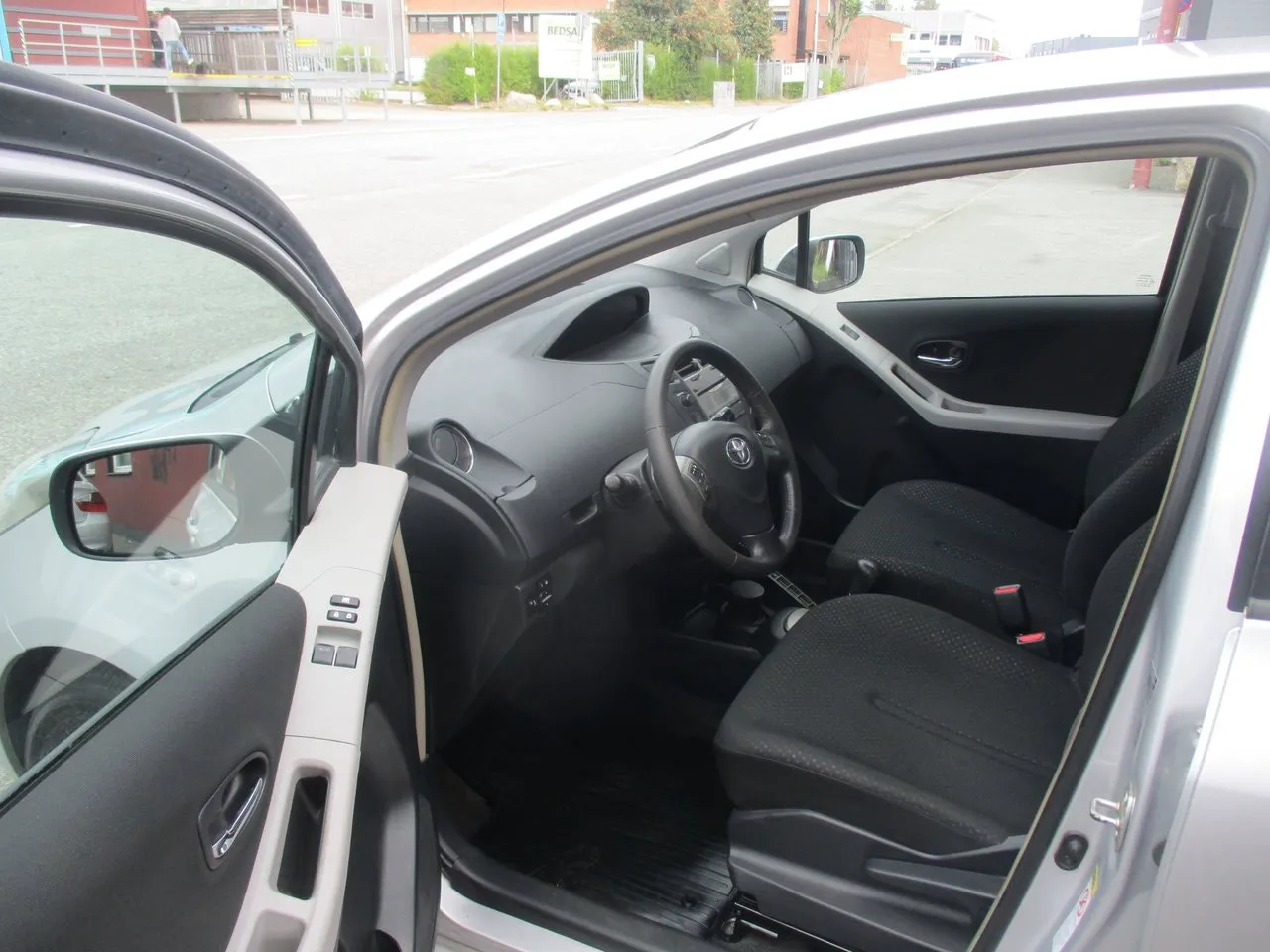 Vehicle image 8