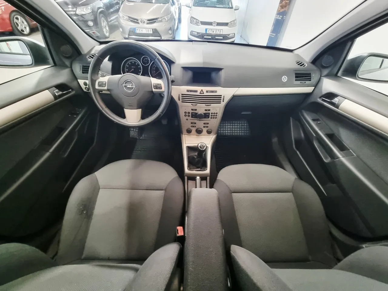 Vehicle image 10