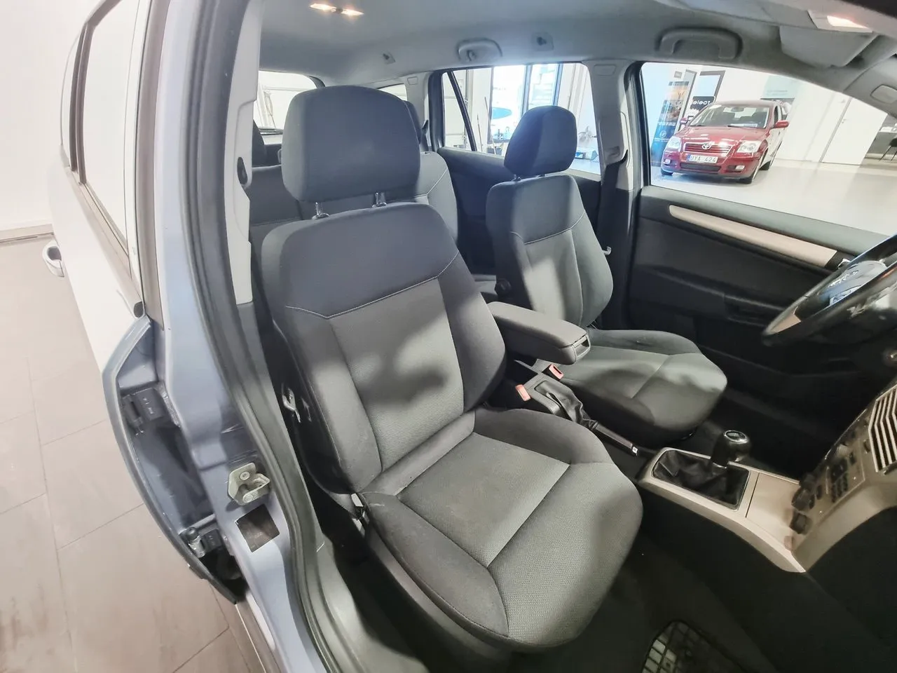 Vehicle image 15