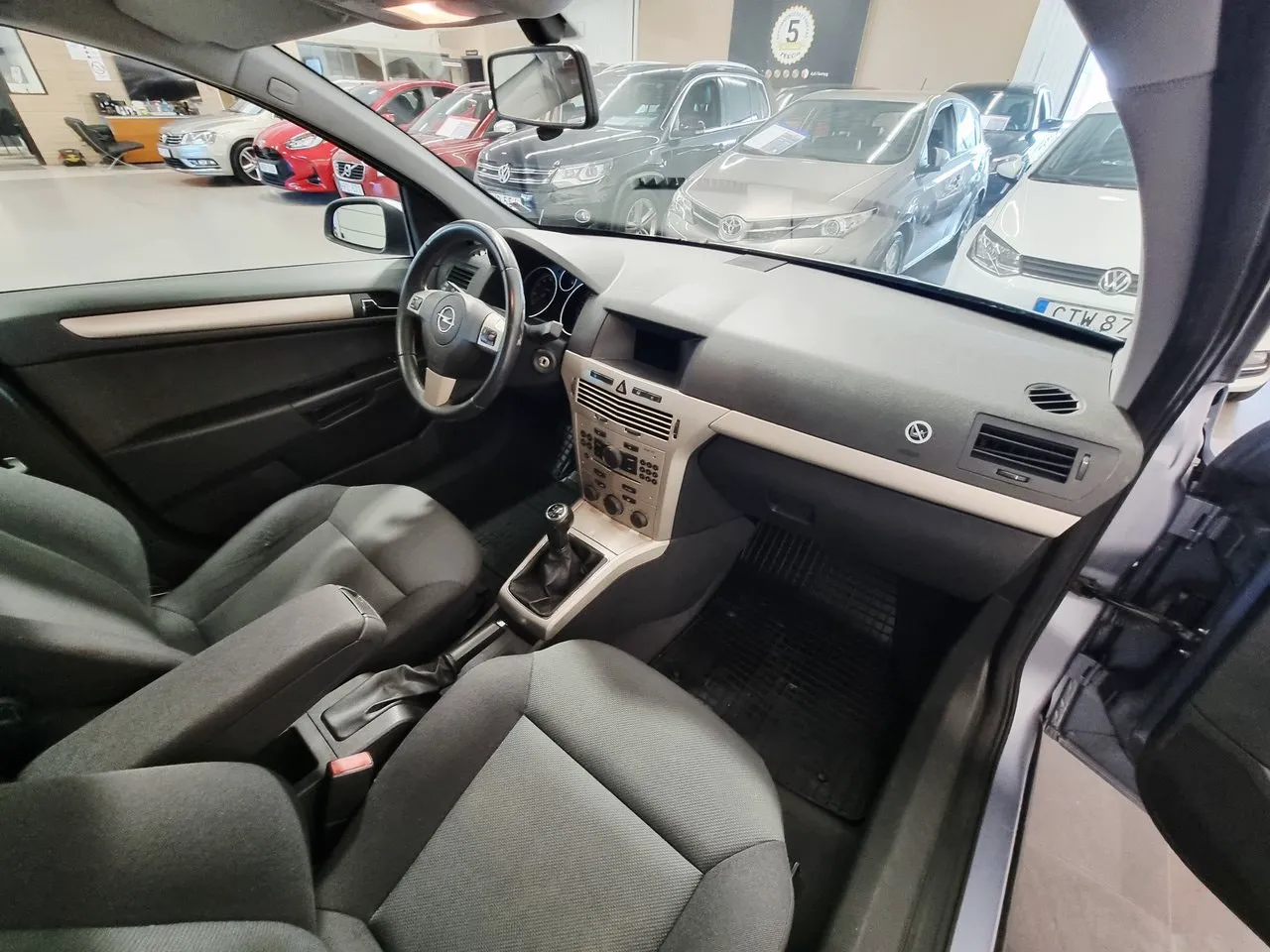 Vehicle image 14