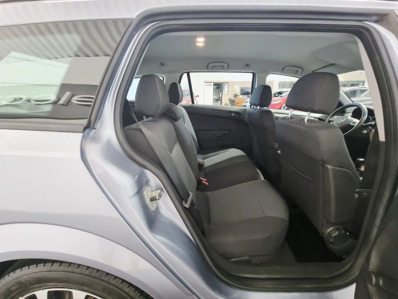 Vehicle image 16