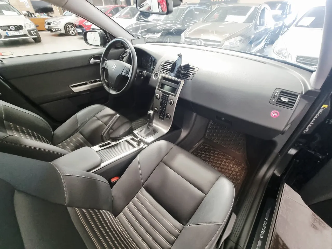 Vehicle image 14