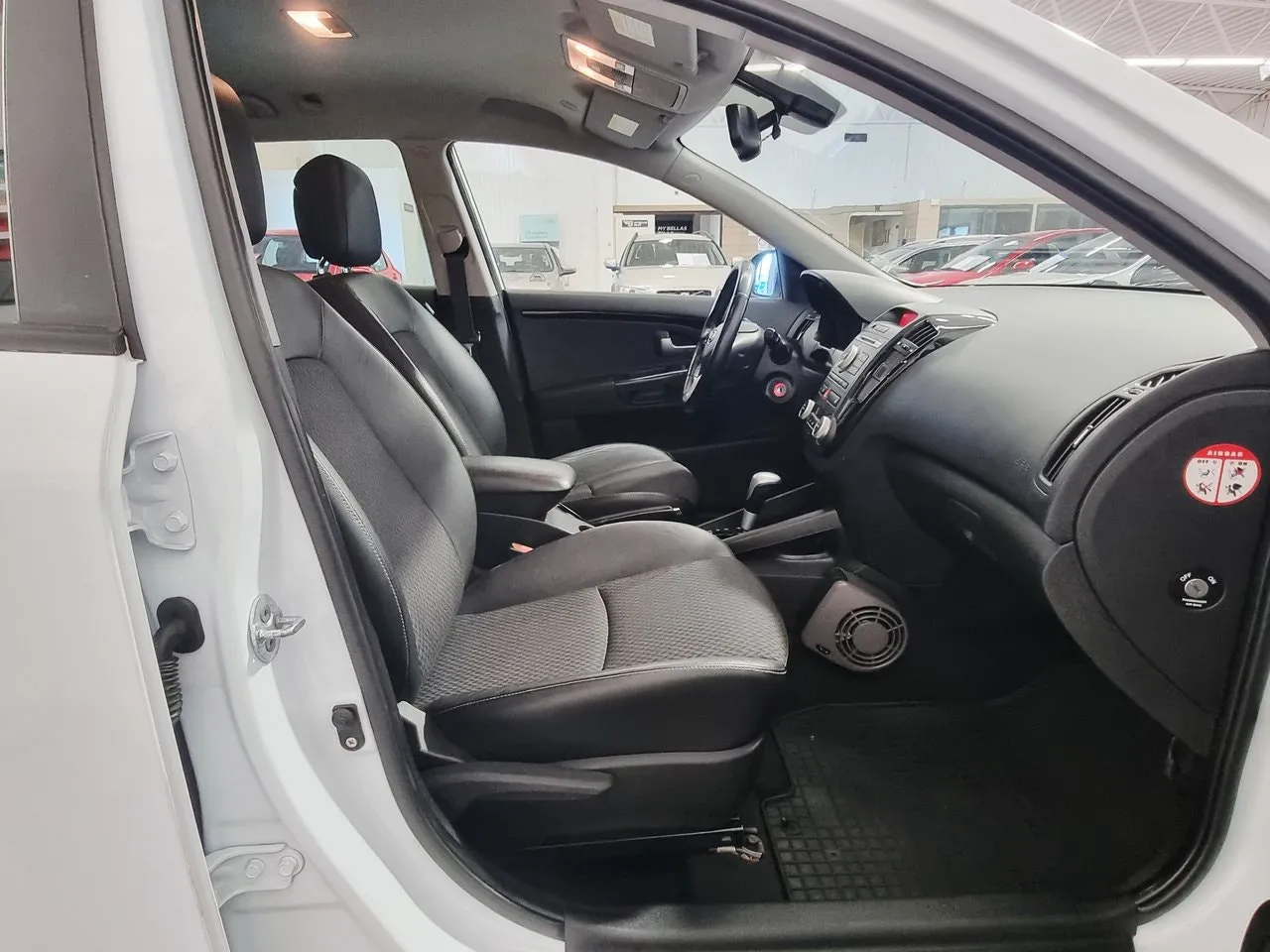 Vehicle image 16