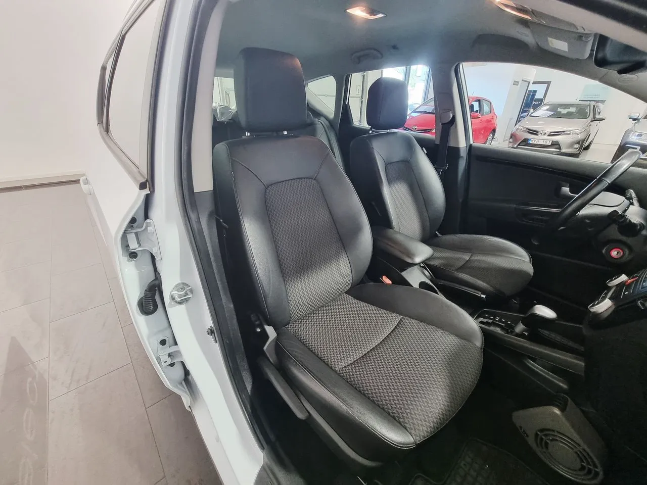 Vehicle image 18