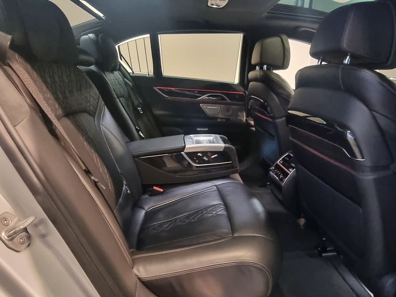 BMW 740 bild 9