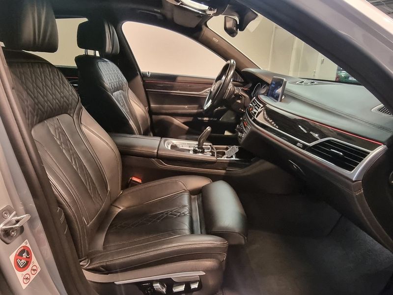 BMW 740 bild 6