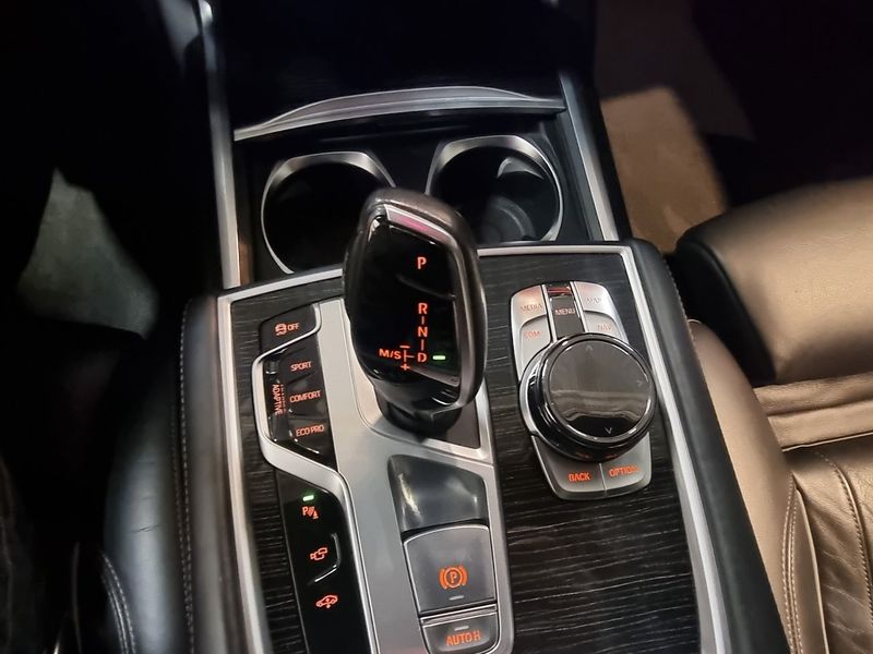 BMW 740 bild 17