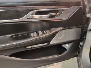 BMW 740 bild 14
