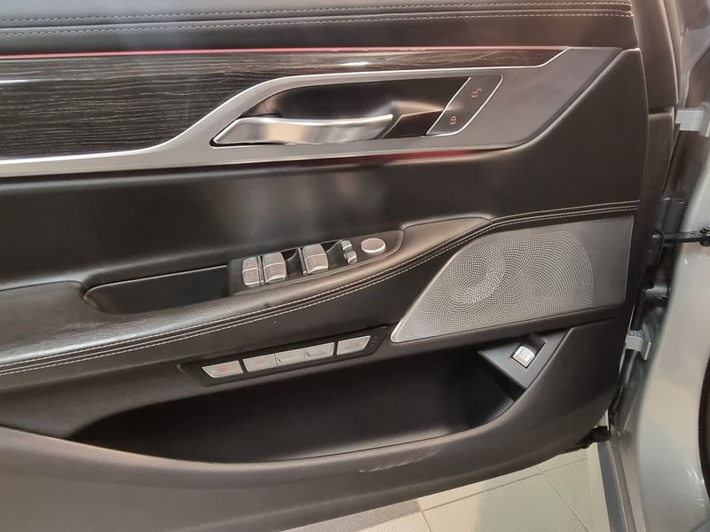 BMW 740 bild 14