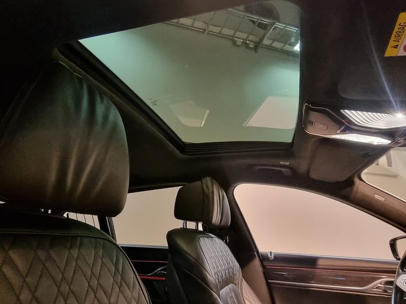 BMW 740 bild 8
