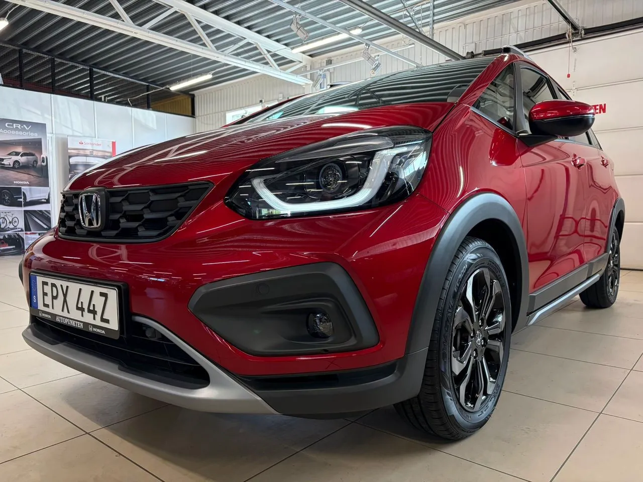 Vehicle image 16