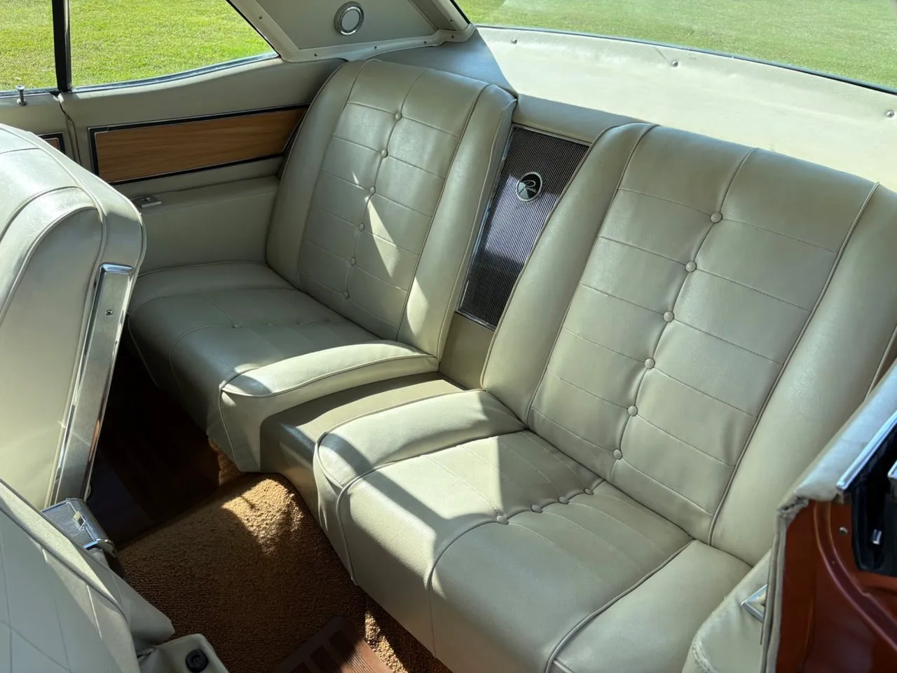 Vehicle image 21