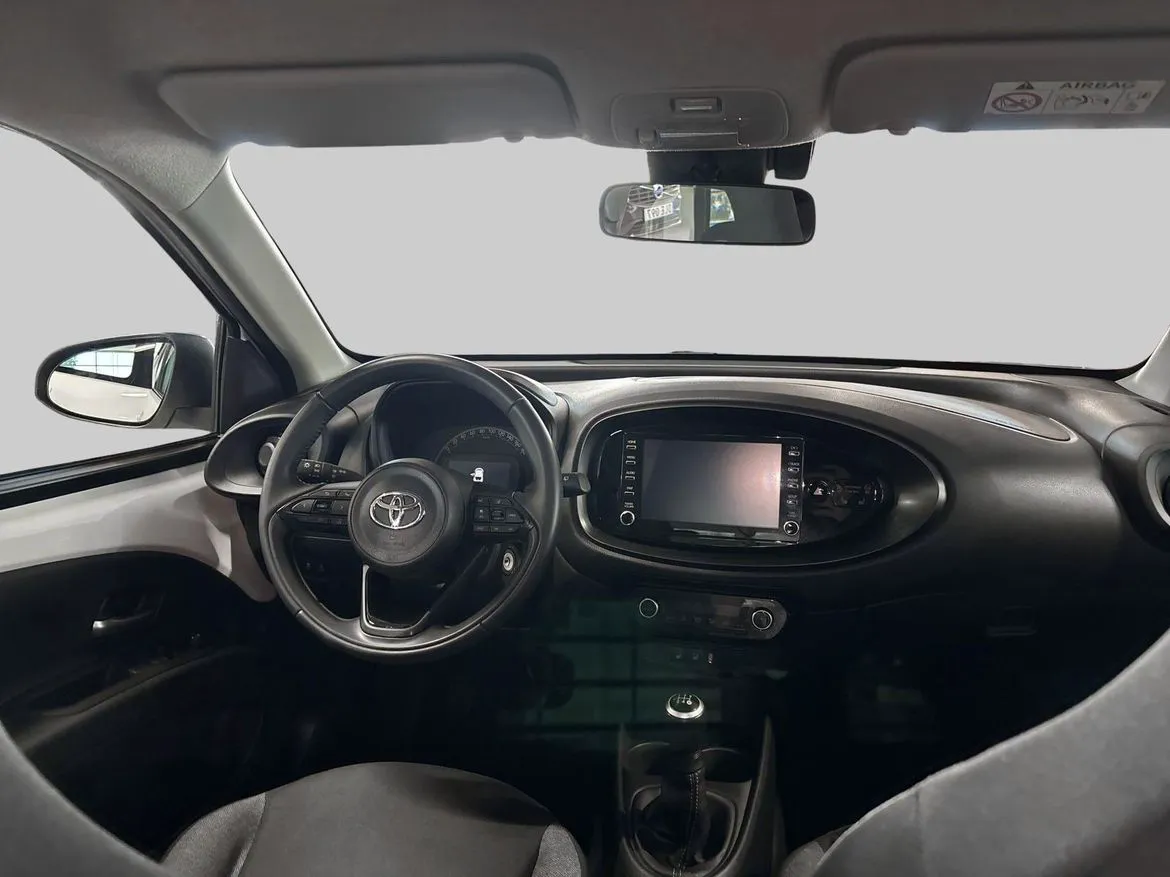 Vehicle image 11