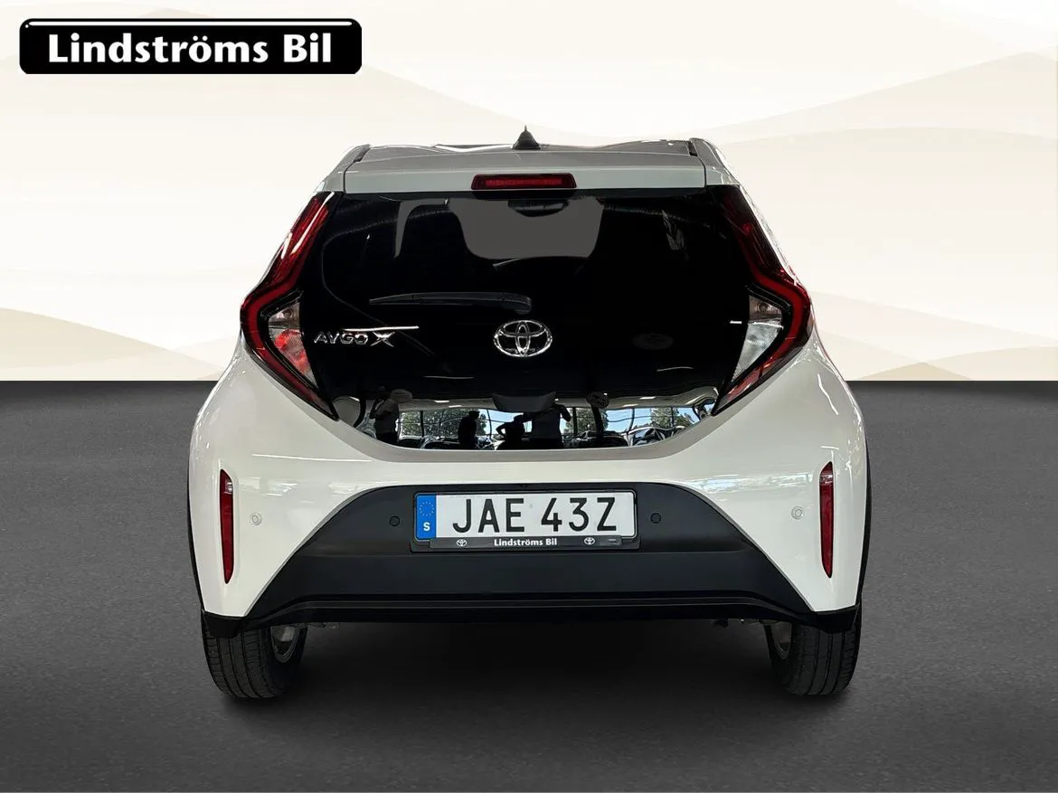 Vehicle image 7