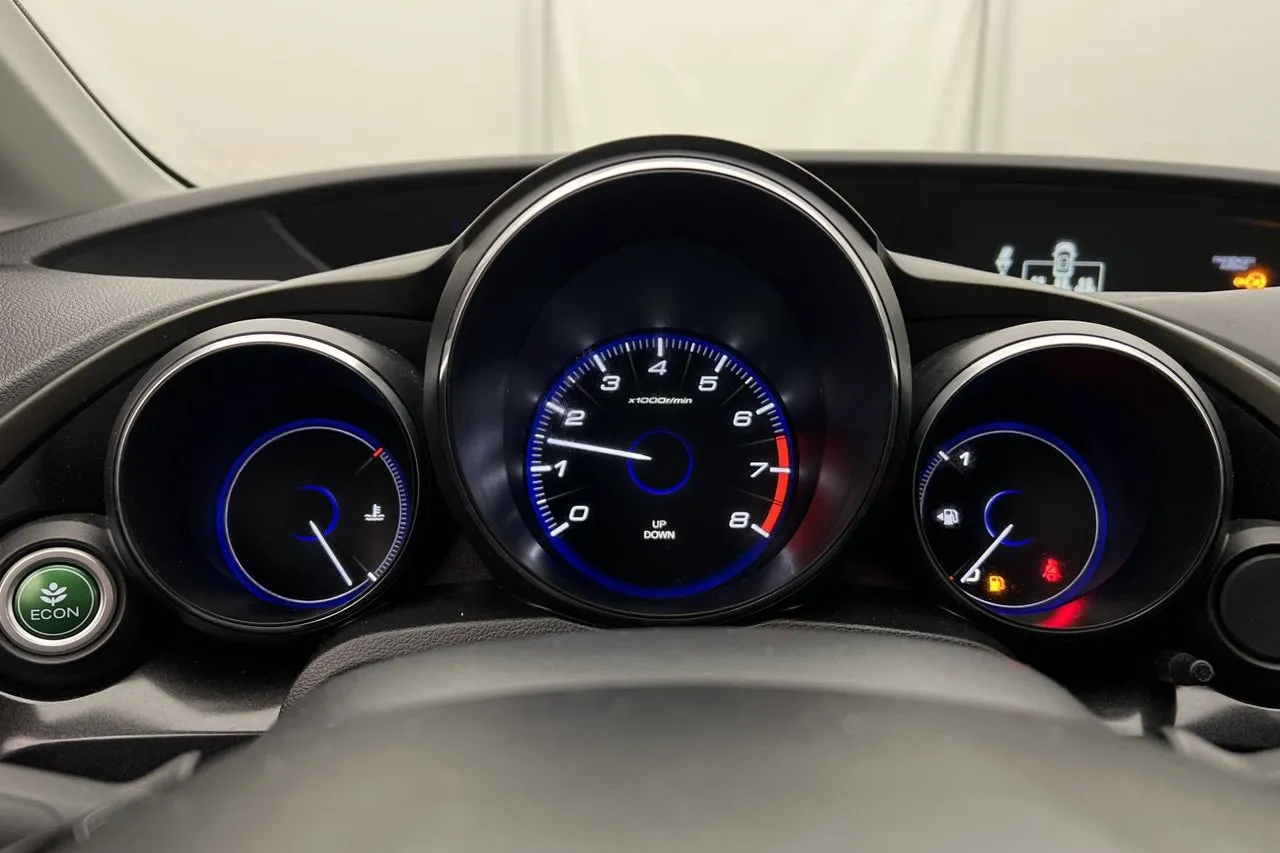 Vehicle image 18
