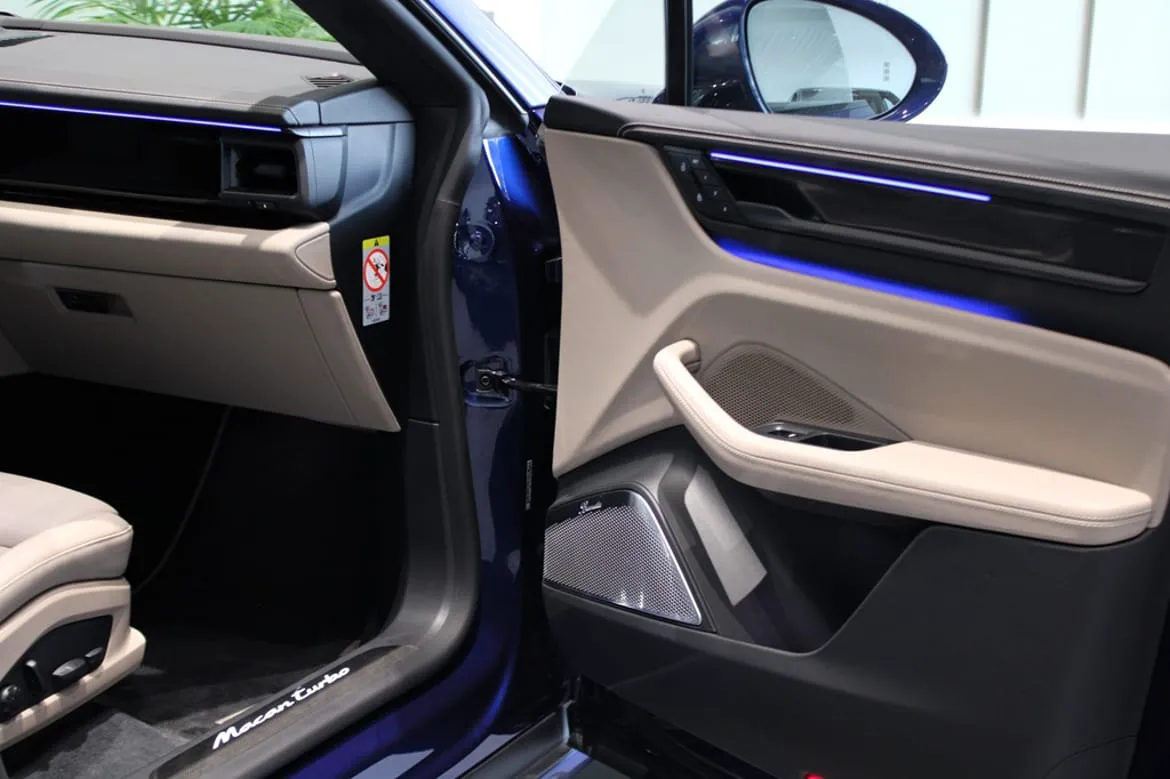 Vehicle image 15