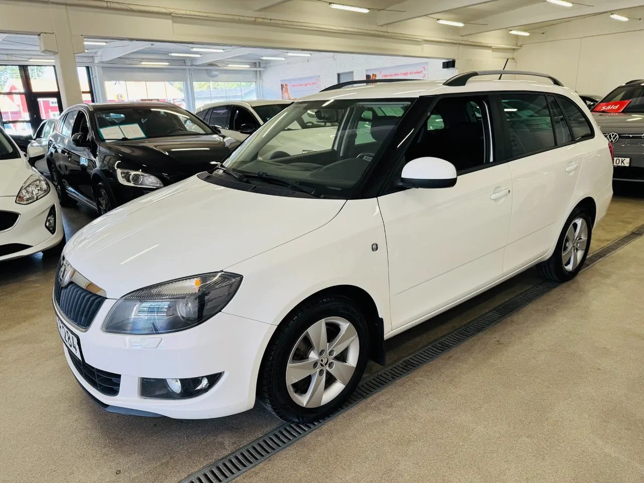 Vehicle image 13