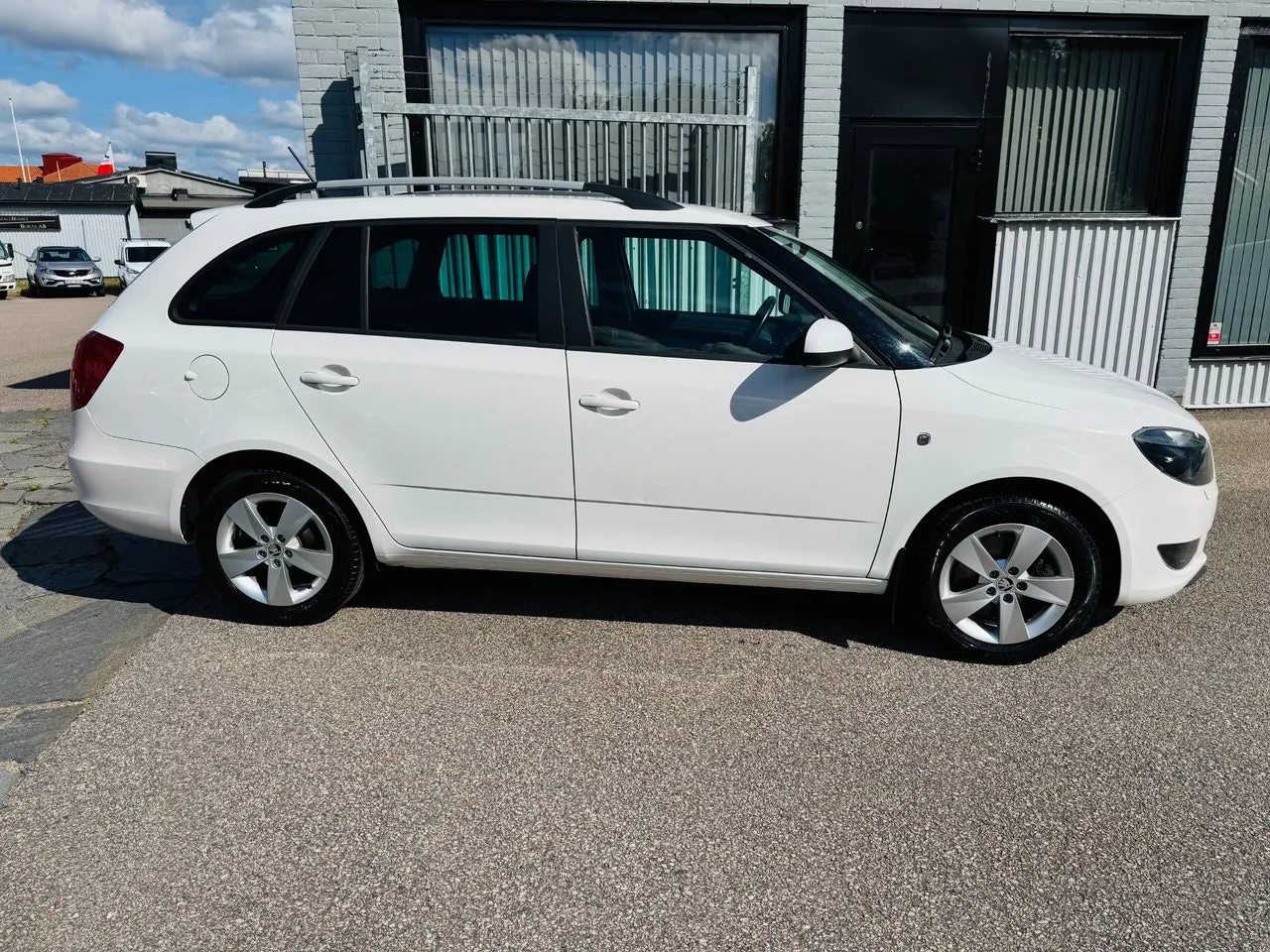Vehicle image 9