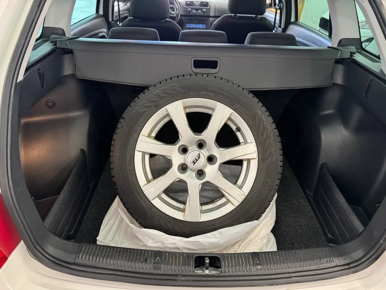 Vehicle image 11
