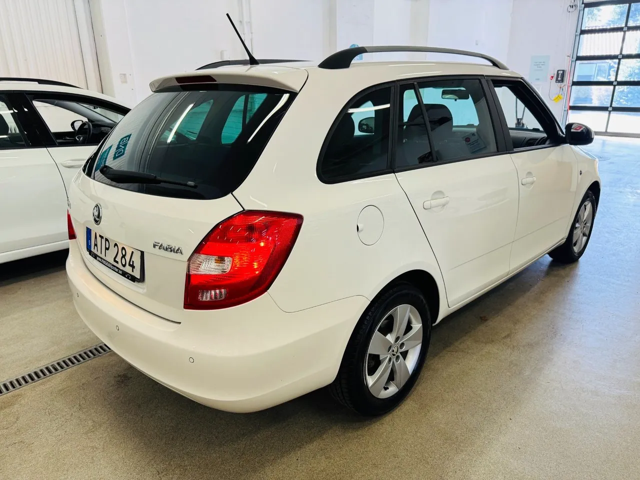 Vehicle image 14