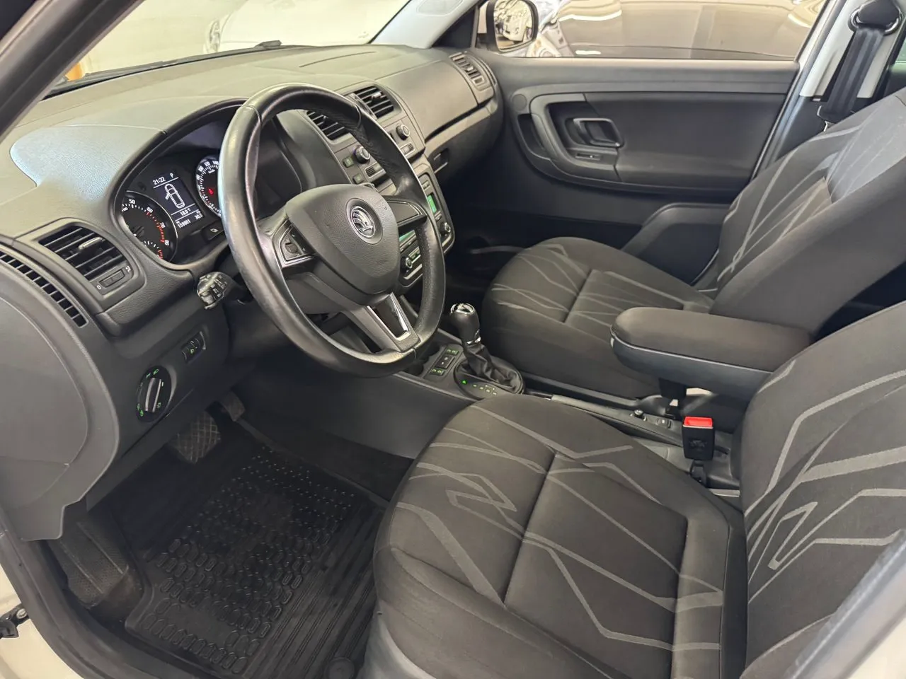 Vehicle image 19