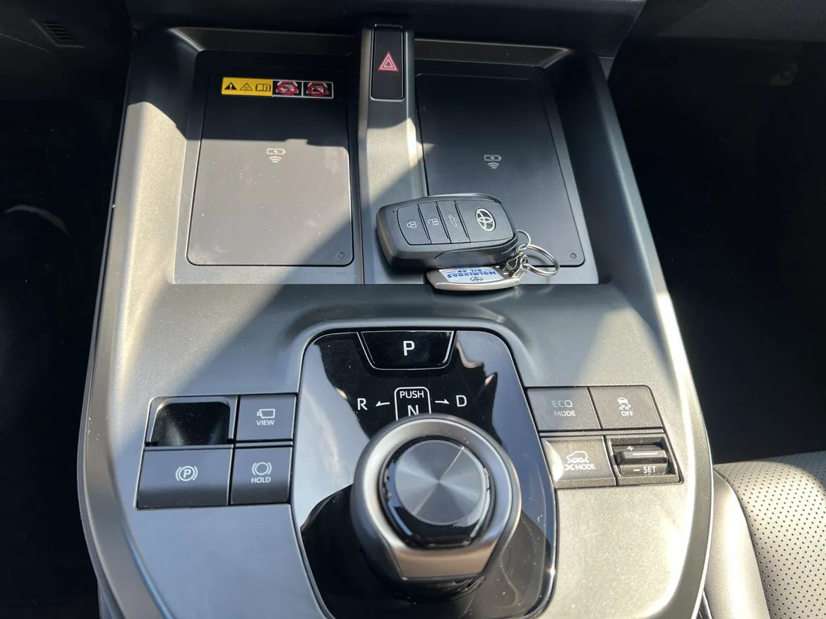 Vehicle image 25