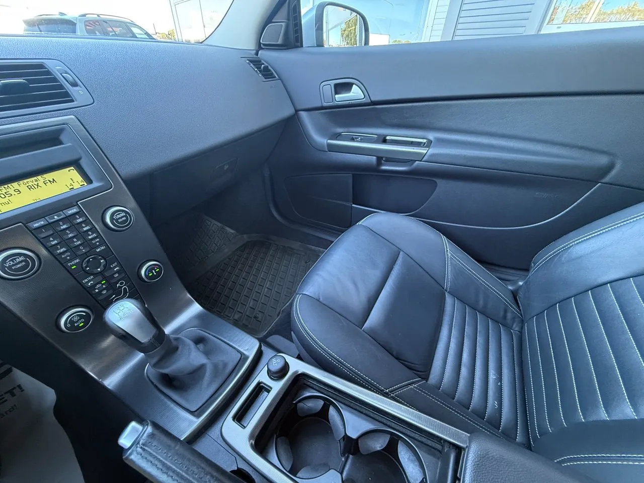 Vehicle image 14