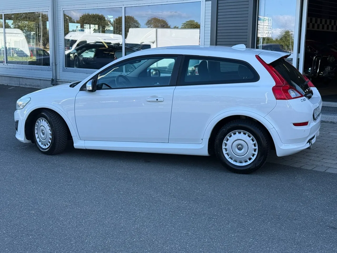 Vehicle image 6