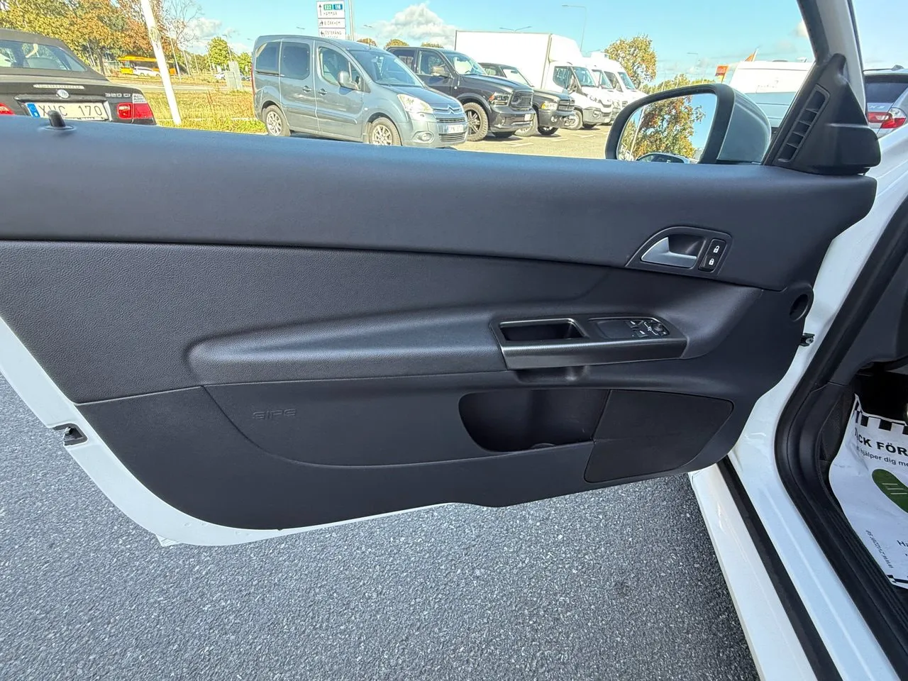 Vehicle image 11