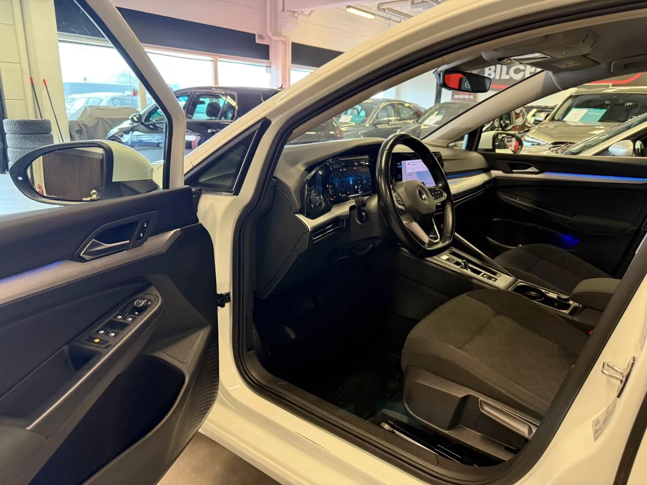 Vehicle image 14