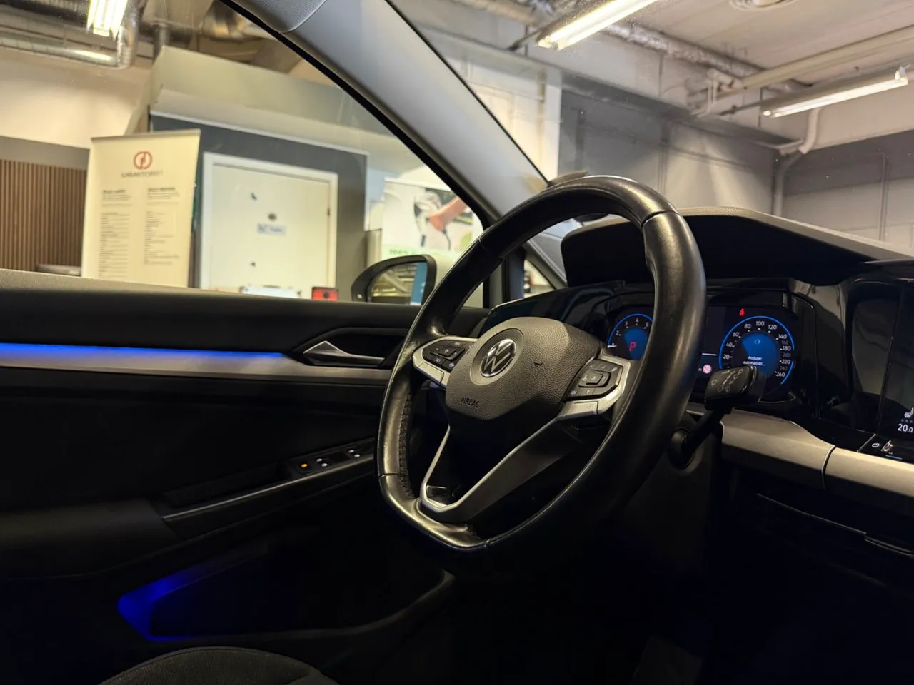 Vehicle image 22