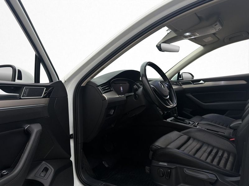 Volkswagen Passat bild 8