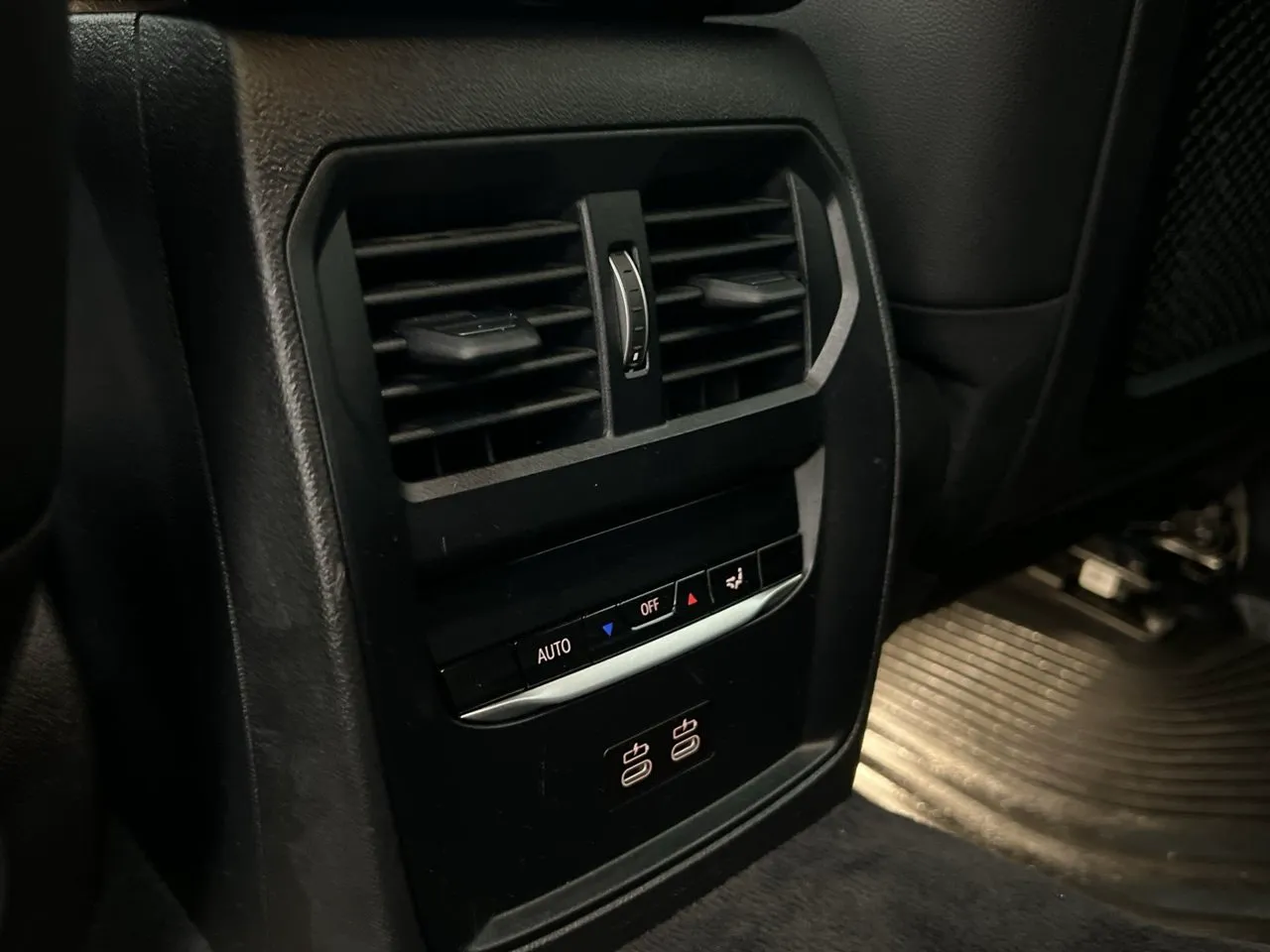 Vehicle image 34