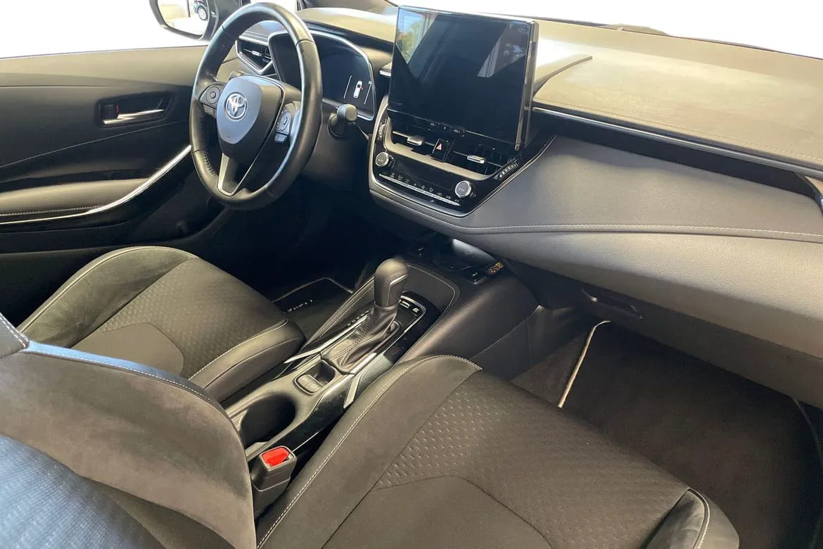 Vehicle image 6
