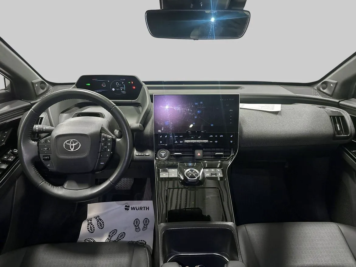 Vehicle image 11