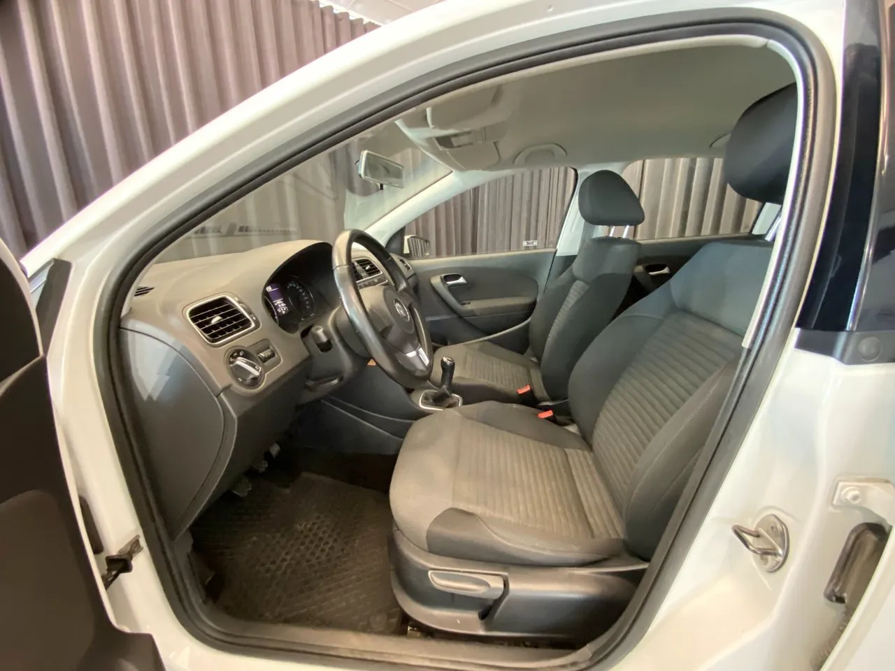 Vehicle image 36