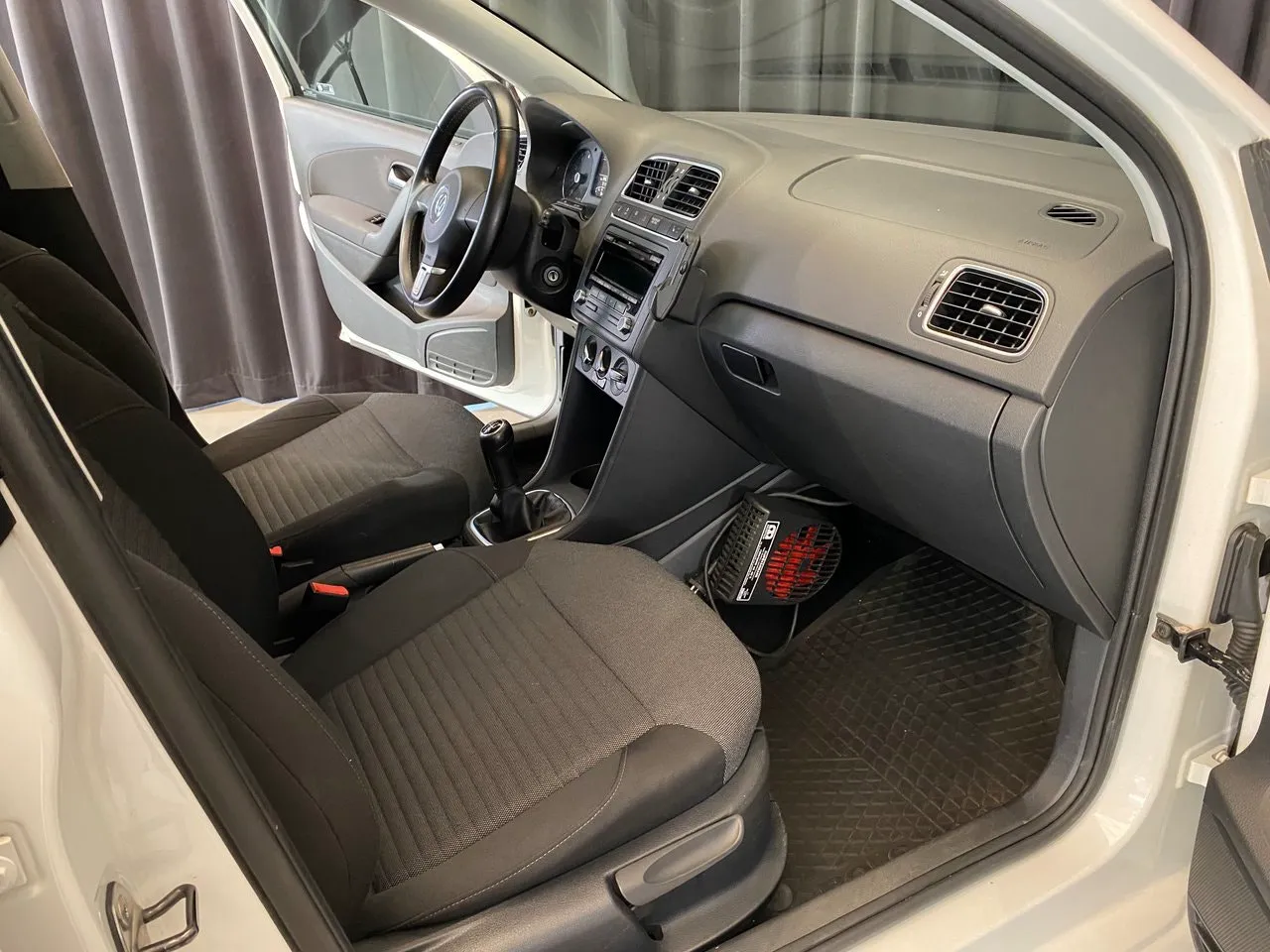 Vehicle image 18