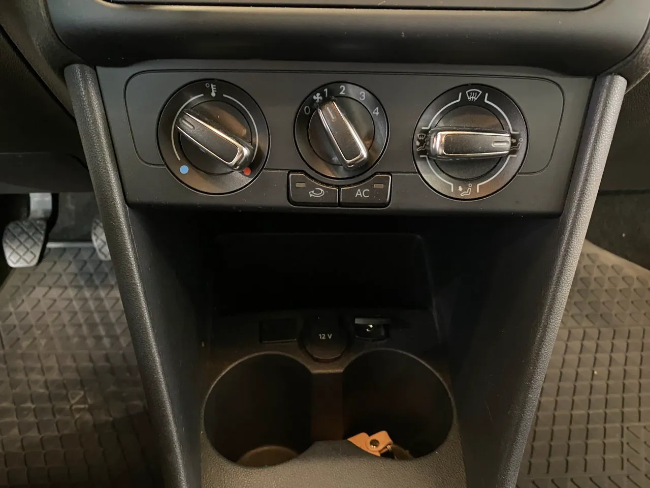 Vehicle image 27