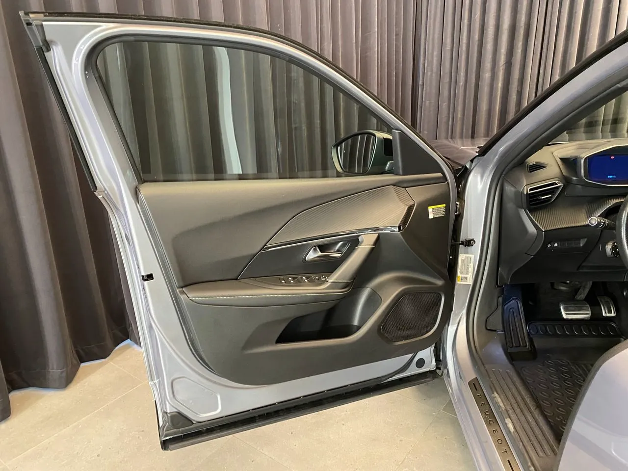 Vehicle image 25