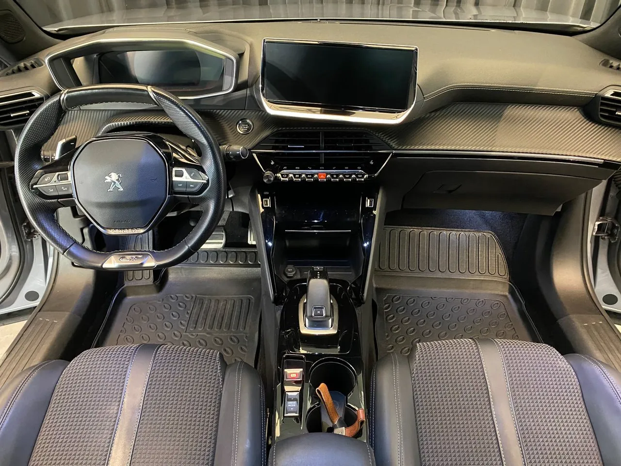 Vehicle image 32