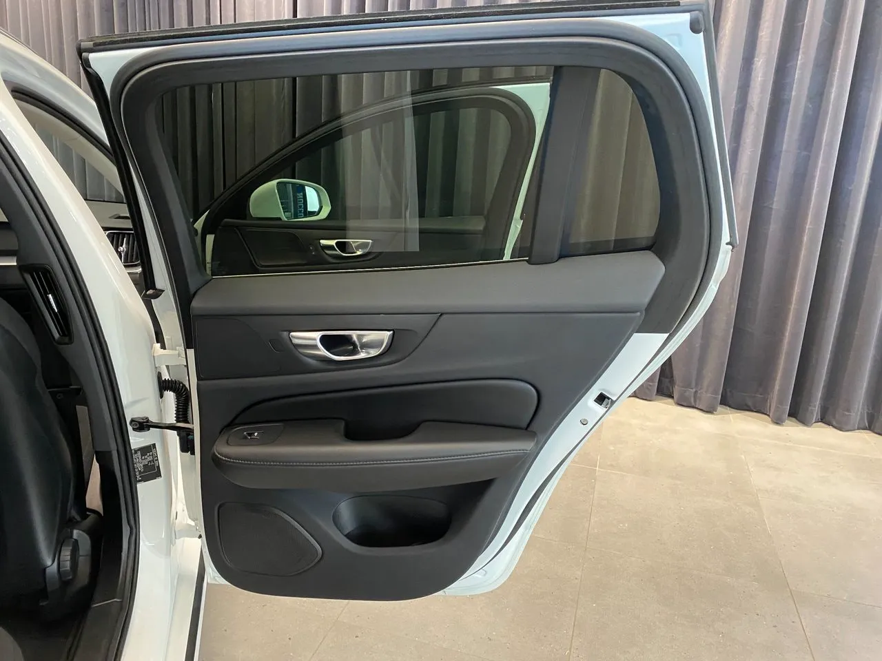 Vehicle image 32