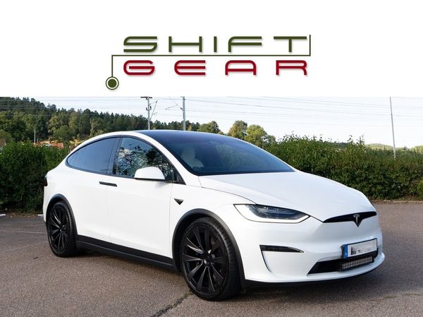 Tesla Model X PLAID 6-sits 22 tum All White Dragkrok MOMS - 2023