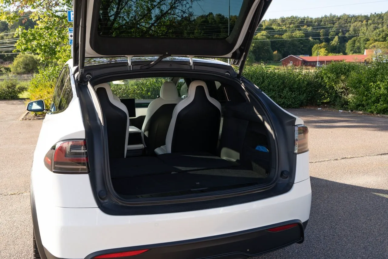 Vehicle image 16