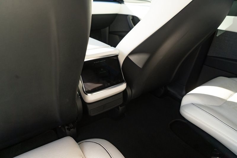 Tesla Model X bild 5