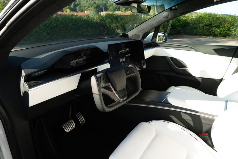 Tesla Model X bild 15