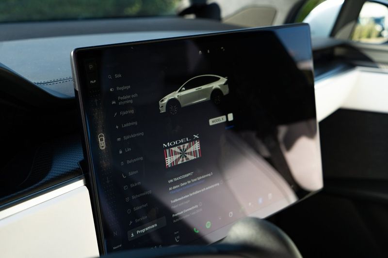 Tesla Model X bild 14