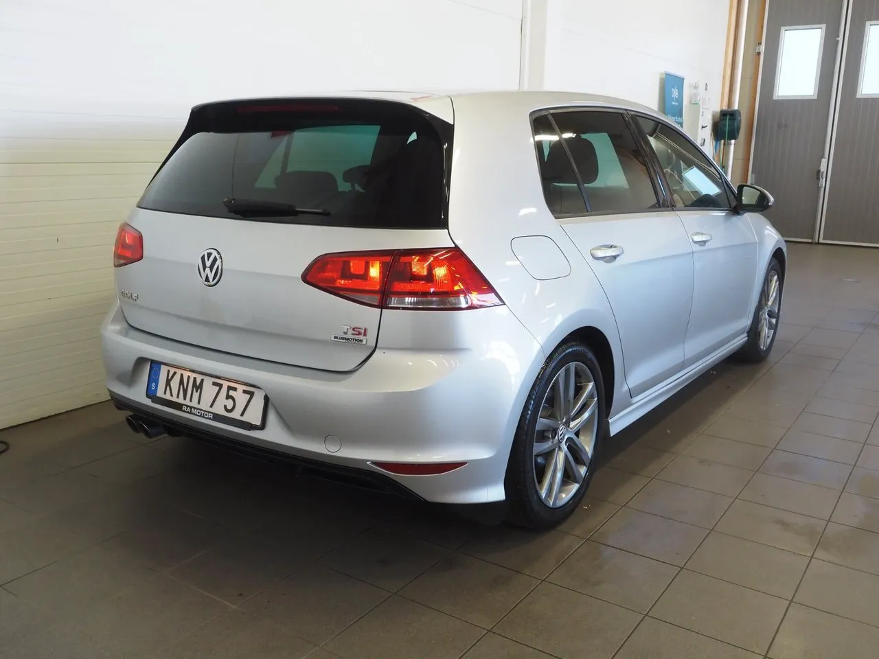 Vehicle image 5