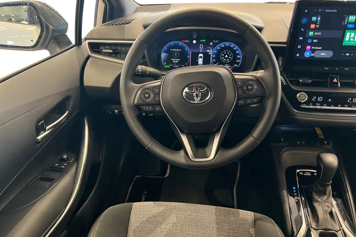 Vehicle image 10