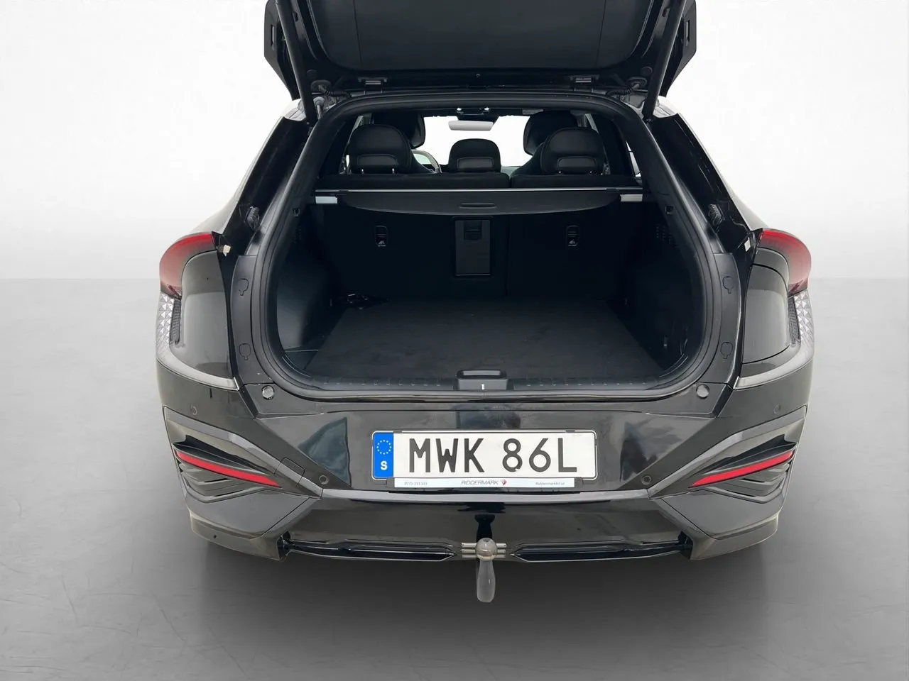 Vehicle image 32