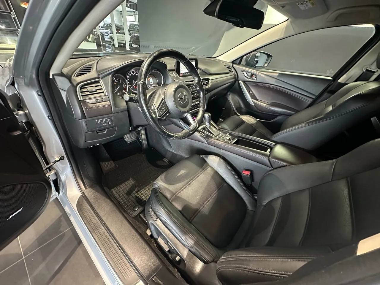 Vehicle image 6